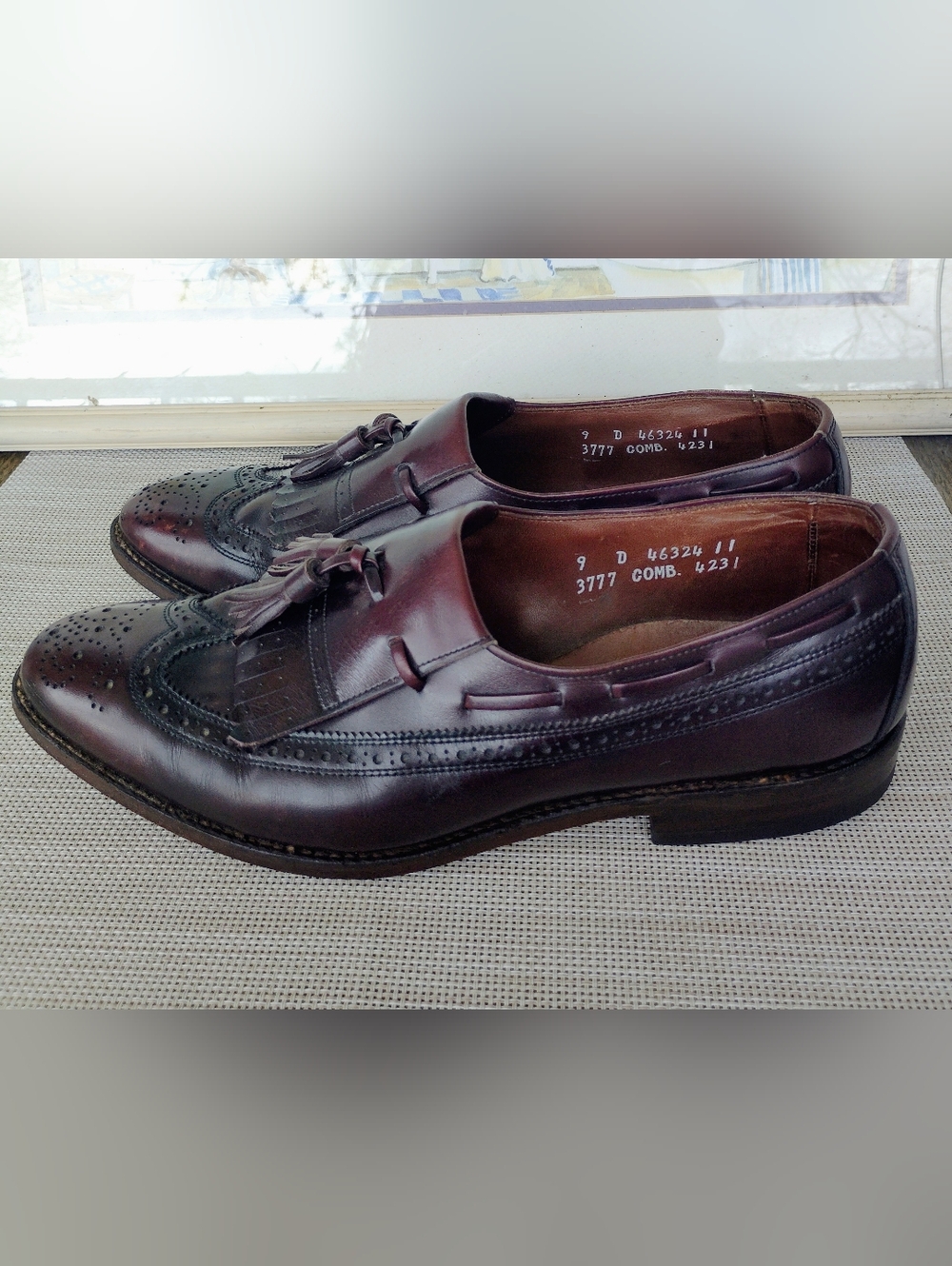 Men's Allen Edmonds "Arlington" Burgundy Leather Kiltie Tasseled Loafer. Size 9D